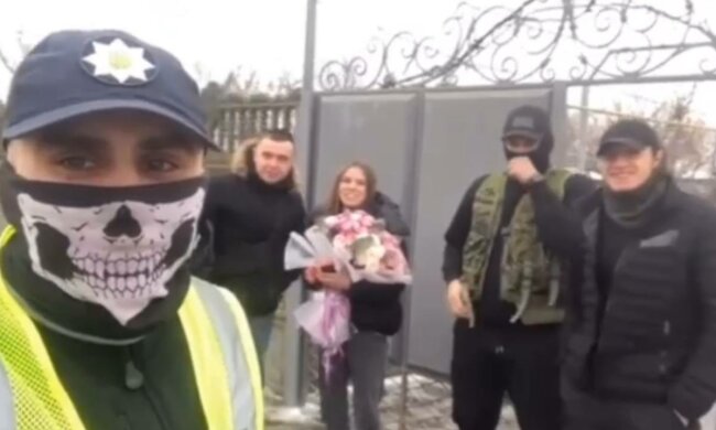 Предложение руки и сердца, фото: скриншот из видео