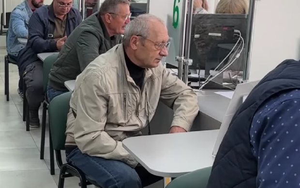 Минимальные и максимальные пенсии в декабре: сколько выплатят старикам