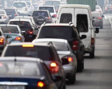 Українців засмоктало у пекельний затор на стратегічно важливій трасі: опубліковано карту