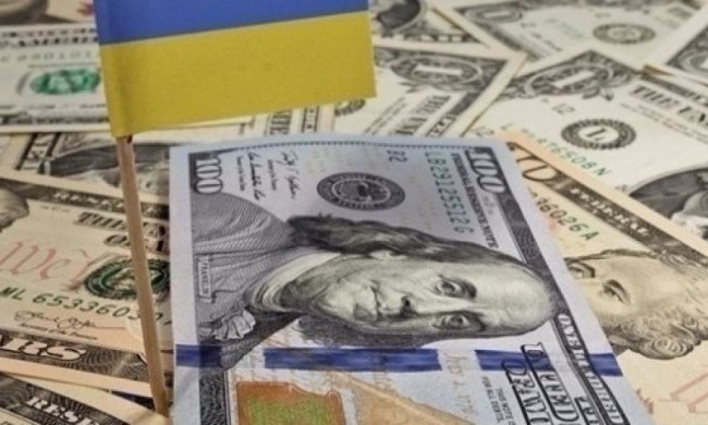 Долар "присідає" перед стрибком