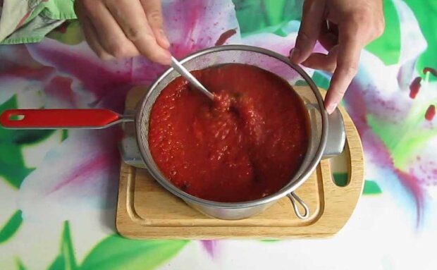 Домашній кетчуп з часником, скріншот: YouTube