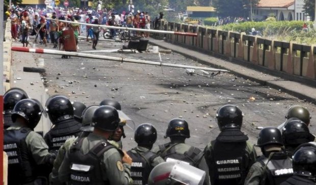 Нацгвардійці Венесуели влаштували перестрілку в Колумбії