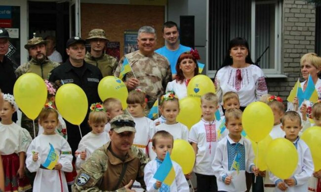 Синьо-жовта реліквія: унікальна підбірка прапорів України з Донбасу