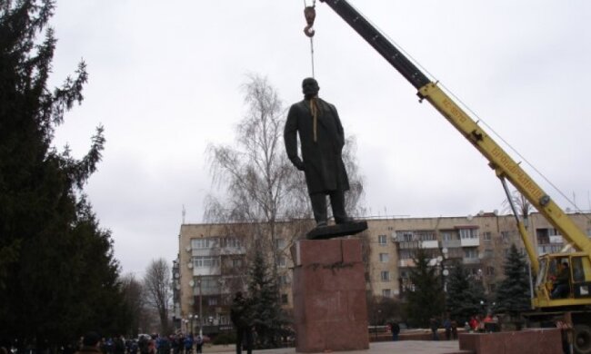 Новомиргородського Леніна продадуть з молотка
