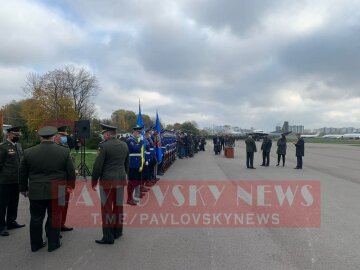 В Киеве встречают Виталия Маркива на аэродроме Национальной гвардии, фото: Pavlovsky NEWS