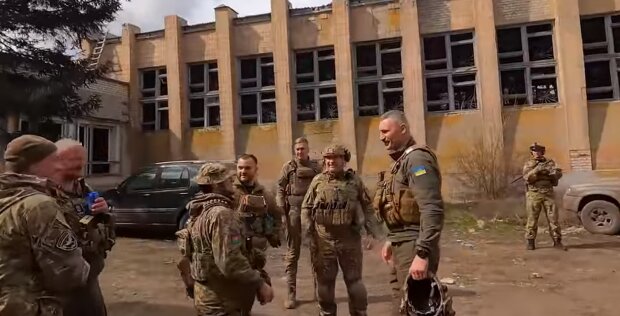 "Украинская команда" доставила на передовую разведывательные дроны для "Черных Запорожцев"