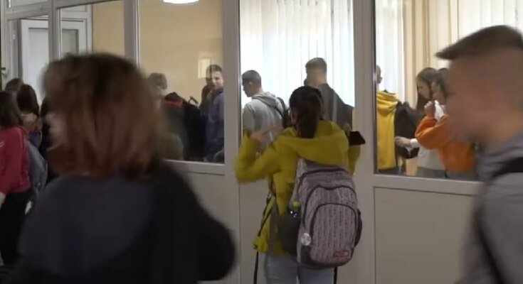 Школьники, скриншот: YouTube