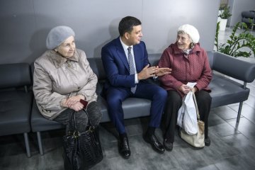 Гройсман и пенсионерки