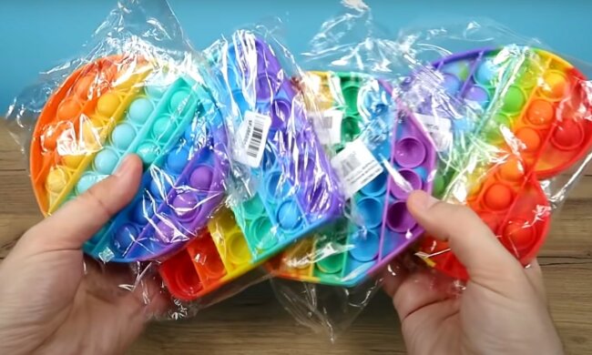 игрушка "Pop It", скриншот из видео