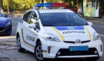 Харківські копи перетворили службове авто на маршрутку 