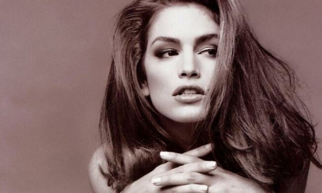 Легендарна супермодель випустила ретро-джинси