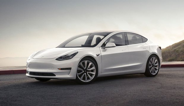 Tesla блокує функції електрокарів Model 3, водії обурені