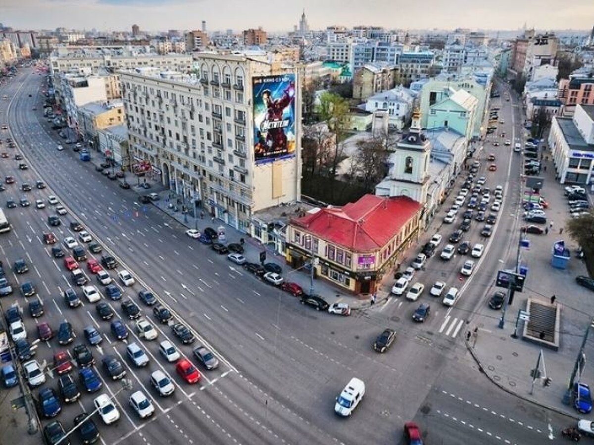 Москву парализовала пробка из черных 