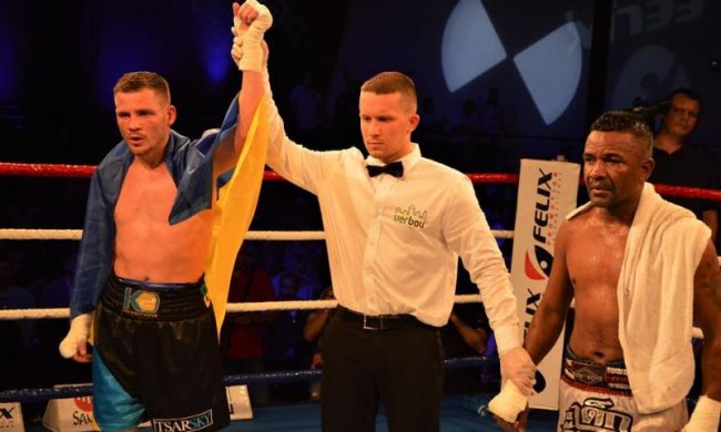 Беринчик впевнено переміг екс-чемпіона світу