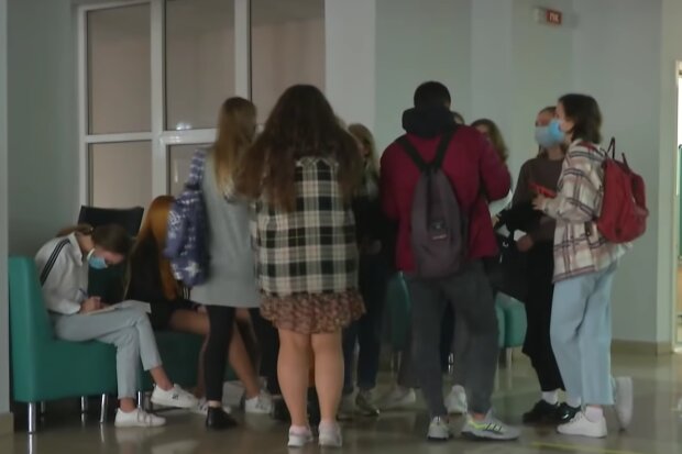 Студенты, кадр из видео