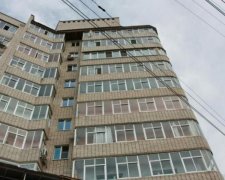 90-річна бабуся викинулася з вікна