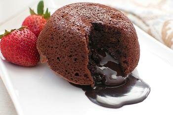 Підніми собі настрій з шоколадом: ведуча "Ревізора" Панкова поділилася оригінальним рецептом фондану