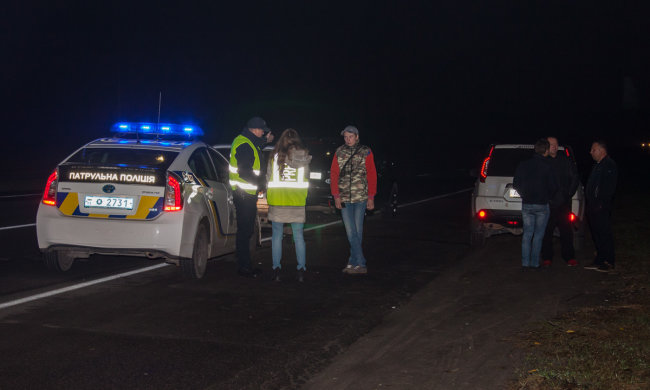 Розбиті машини і мигалки швидких: під Києвом сталася страшна ДТП з дітьми