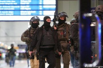 Опубликованы фото с места нападения человека с топором в Германии