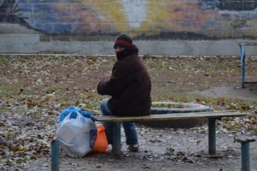 Знаходять шприци та лякають дітей: на київську багатоповерхівку звалилась несподівана халепа
