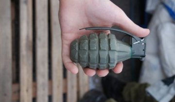 У Полтаві чоловік гранатою підірвав дітей