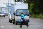 Маленький франковчанин едва не погиб под автобусом, спасло чудо: момент попал на видео