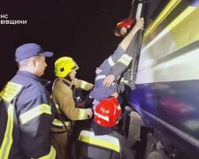 Зіткнення поїздів у Львові на Підзамче: 8 постраждалих, п'ятьох госпіталізували