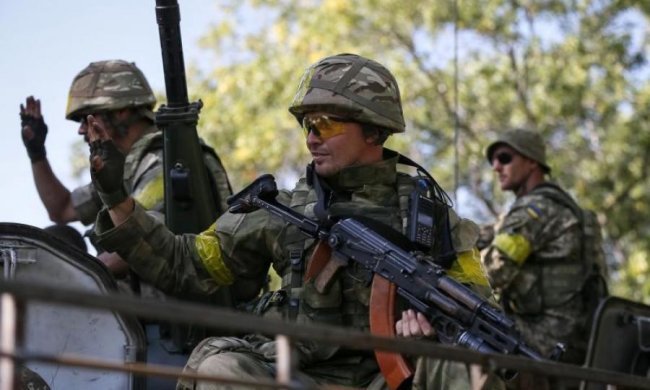 Била АТОшника молотком по голове: скандальная путинистка сбежала от правосудия