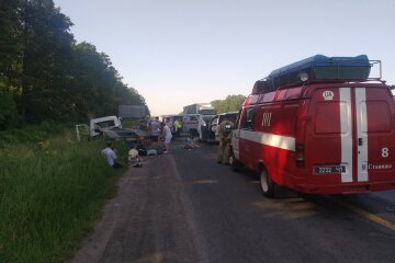 Ледь не відірвало ногу: в Одесі сталася моторошна аварія, відео для "міцних горішків"