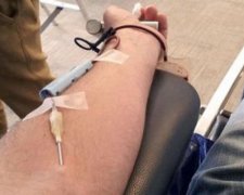 Жителям Донецька обіцяють продукти в обмін на кров для терористів (фото)