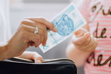 Надо успеть до 26 мая: украинцы могут получить до 56 тыс. гривен в Польше