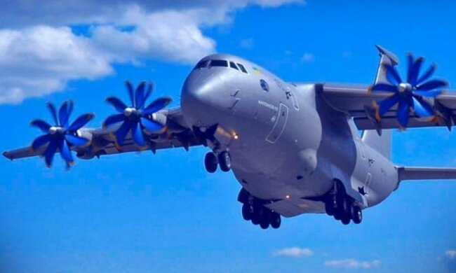 Порошенко поздравил летчиков с днем ВВС