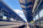 Перон, вагон, поезд, "Укрзалізниця"