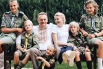 14 років Садового у кріслі мера Львова в яскравих фото: бігав з ножицями і співав заради грошей