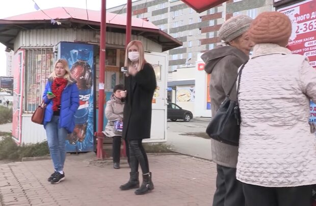 Люди в масках, скріншот з відео