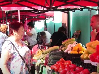 Овощи на рынке. Фото: скрин youtube