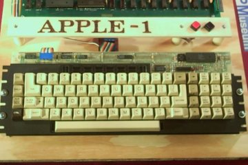 Американка выкинула на свалку Apple 1 за $ 200 тыс