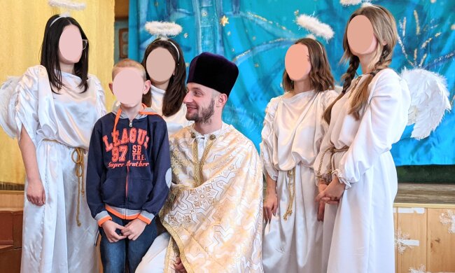 Дітям-сиротам подарують подарунки, фото: Малтійська служба допомоги