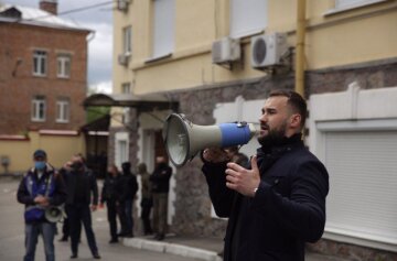 Протесты возле офиса Медведчука, фото: nationalcorps.org