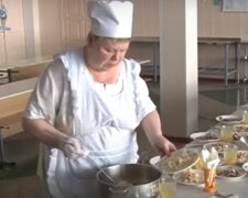 Школярі приречені на корисну їжу: готова заборона на газовану воду, ковбасу і напівфабрикати