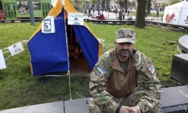 Грузин три дня голодает во Львове в честь Савченко