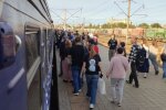 Затримки потягів з Дніпра: пасажири на вокзалі