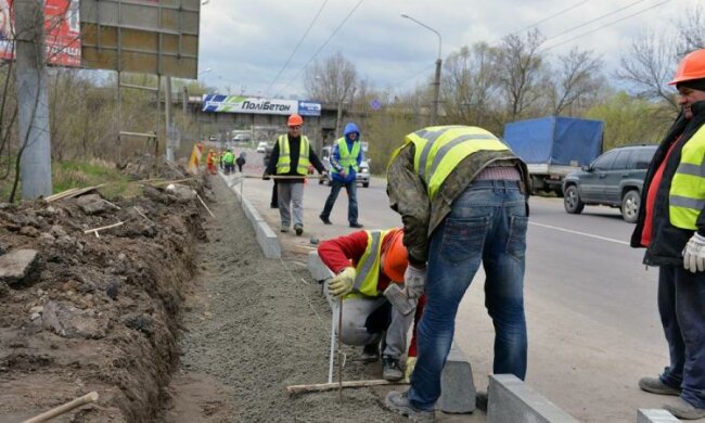 В украинские дороги "закатают" очередные сотни миллионов