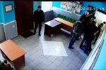 В Одесской области депутат "дал под зад" чиновнику в прямом смысле: драка попала на камеру видеонаблюдения