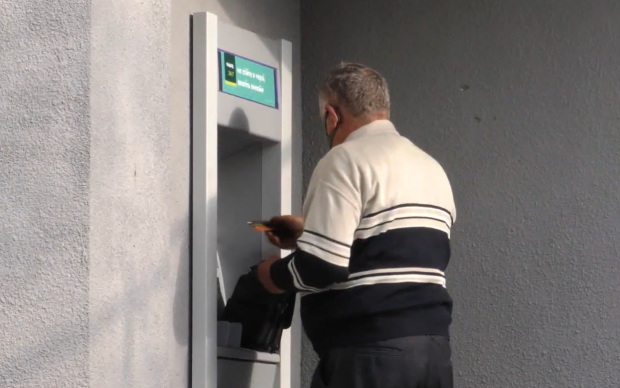 "Ощадбанк" будет блокировать карты с 1 января: кто может потерять доступ к средствам