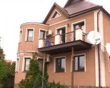 Копи виявили студію, де в фільмах для дорослих знімалися діти