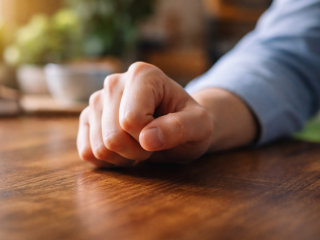 Стук по дереву, ритуал, зображення: Знай.ua