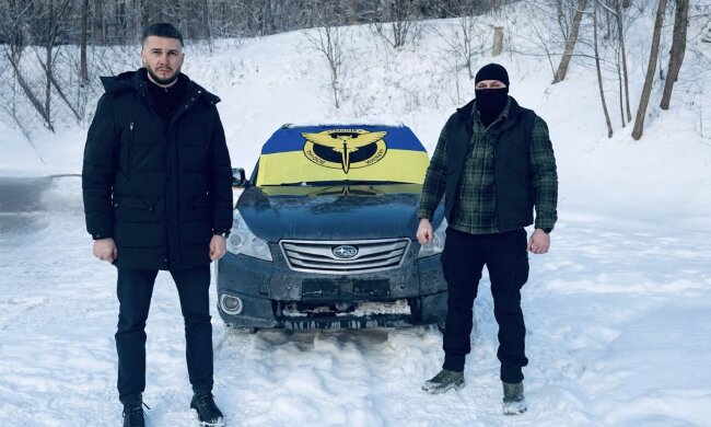 Мобільність, що рятує життя: Євгеній Медведовський розповів про передачу спецпризначенцям ГУР нового позашляховика