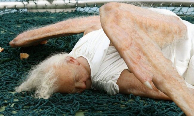 Китайські художники показали моторошну гіперреалістичну роботу «Янгол»