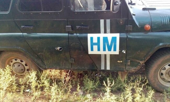 Боевики обстреляли украинских наблюдателей (ФОТО)